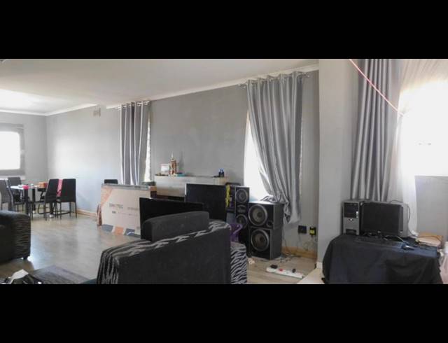 3 BEDROOM HOUSE FOR SALE IN MONTCLAIR